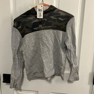 NWT Boys Sz 7 Gray & Camo Long Sleeve Tee w/ Hoodie. Bloomingdales exclusive.